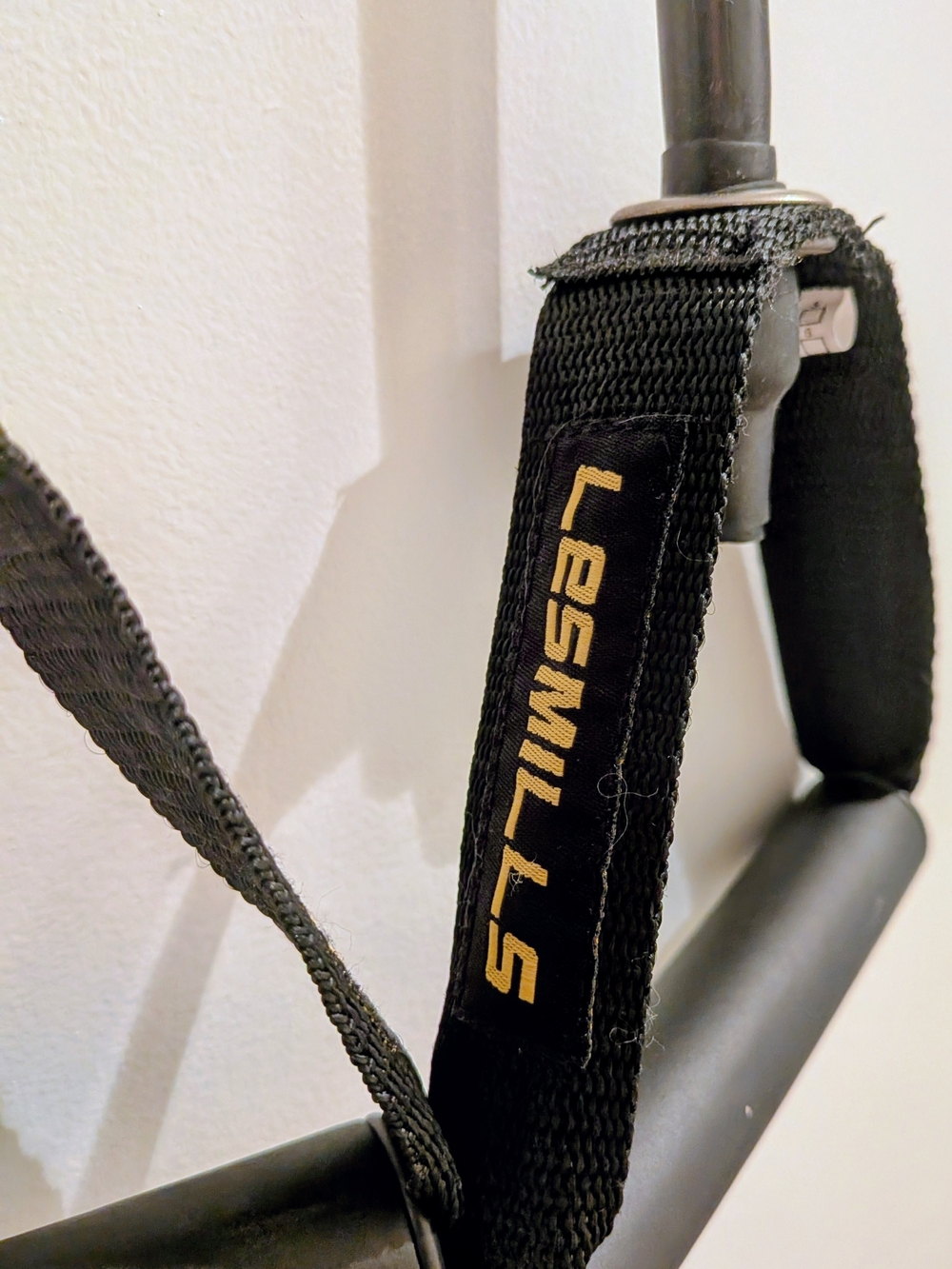 LES MILLS HEAVY RESISTANCE TUBE WITH DOOR ANCHOR -  BLACK -  EXCELLENT CONDITION - Picture 2 of 4